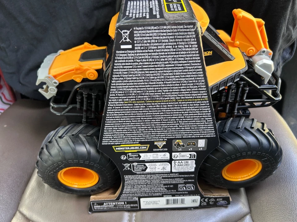 Monster Jam JCB DIGATRON RC Remote Control Truck 1:15 Spin Master - Image 3 of 4
