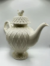 Grace’s Teaware Paris Royal Fitted Bird Topped Lattice Cream Teapot 9 In