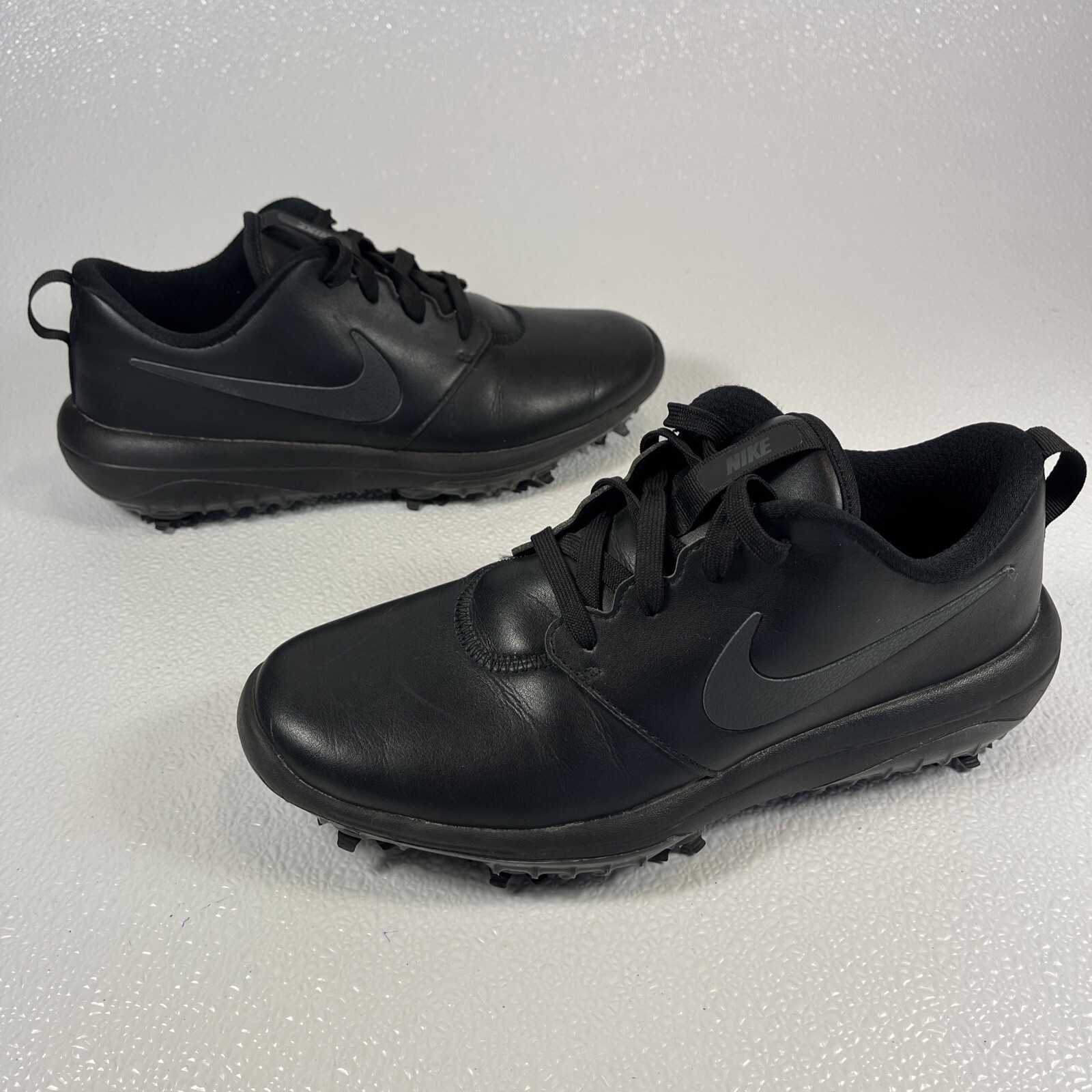 Nike Womens Golf Shoe sz 8.5 Black on Black AR5582007 lace up screw