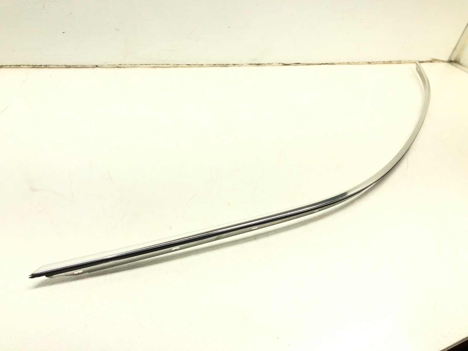 2014-2017 MASERATI GHIBLI SQ4 RIGHT PASS ROOF WINDOW MOLDING TRIM CHROME OEM.