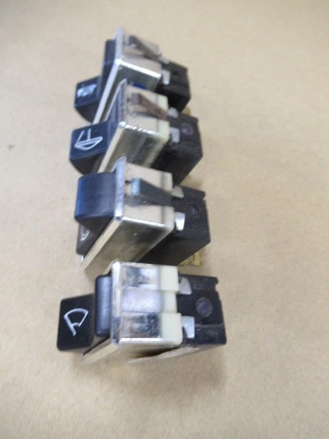Ford Capri mk1 Dashboard Switch's x4  (one is missing clip etc ) — 第 4/4 张图片