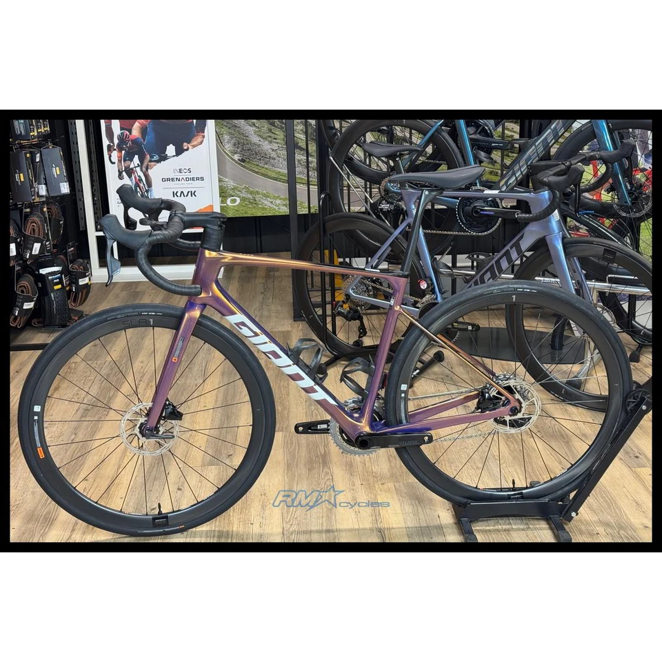 Giant Defy Advanced Pro 1 Meteor Storm 2025 - Bild 2 von 4