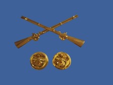 U.S MILITARY INFANTRY PIN CROSSED RIFLES METAL HAT LAPEL BADGES 1 3/4 ARMY