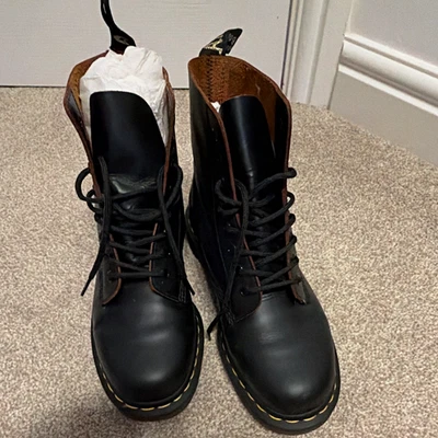 Dr. Martens 1460 Black Leather 8-Eye Lace-Up Ankle Combat Boots UK 8 EU42