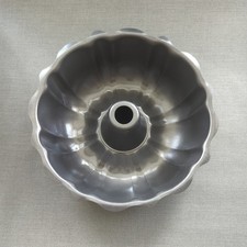 Large 25cm (10") Bundt Cake Tin Pan - 8cm (3") Deep Non Stick