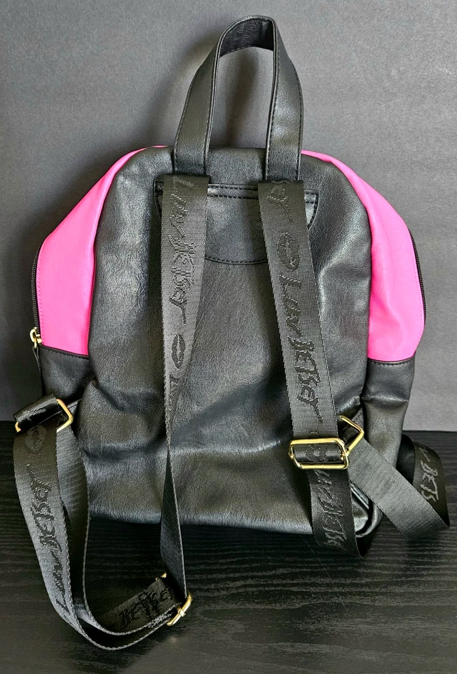 Mochila Betsey Johnson Kitsch Emoji Corazones Acolchada Pequeña Negra 13" de Alto Foto 3 de 4