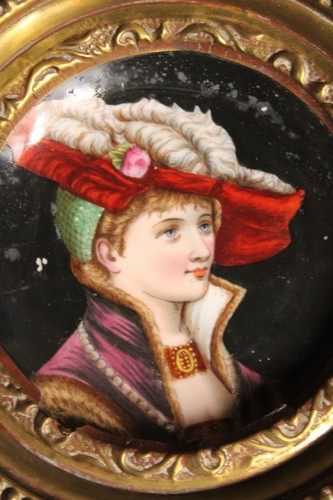 Victorian Portrait Hand Painted Porcelain Plate Decorative Brass Frame Antique - Picture 12 of 12