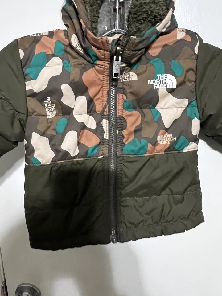 Cremallera infantil North Face. Chaqueta con Capucha Verde 12-18 Meses - Usada Foto 4 de 4