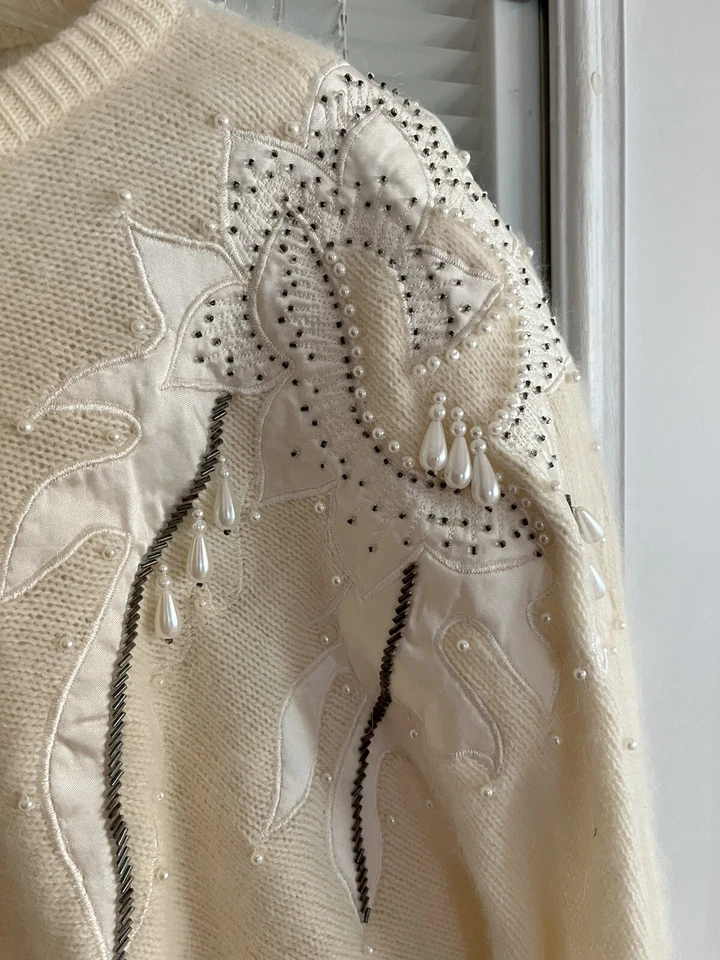 Carducci Sweater Cream Angora Appliqué Bead Pearls Pullover Vntg Soft Sz M EUC - Image 2 of 4