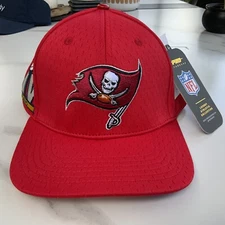 TAMPA BAY BUCCANEERS LOGO SNAPBACK HAT pro standard RED