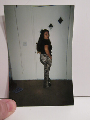 VINTAGE FOUND PHOTOGRAPH COLOR ORIGINAL ART PHOTO LATINA WIFE SEXY CURVY WOMAN