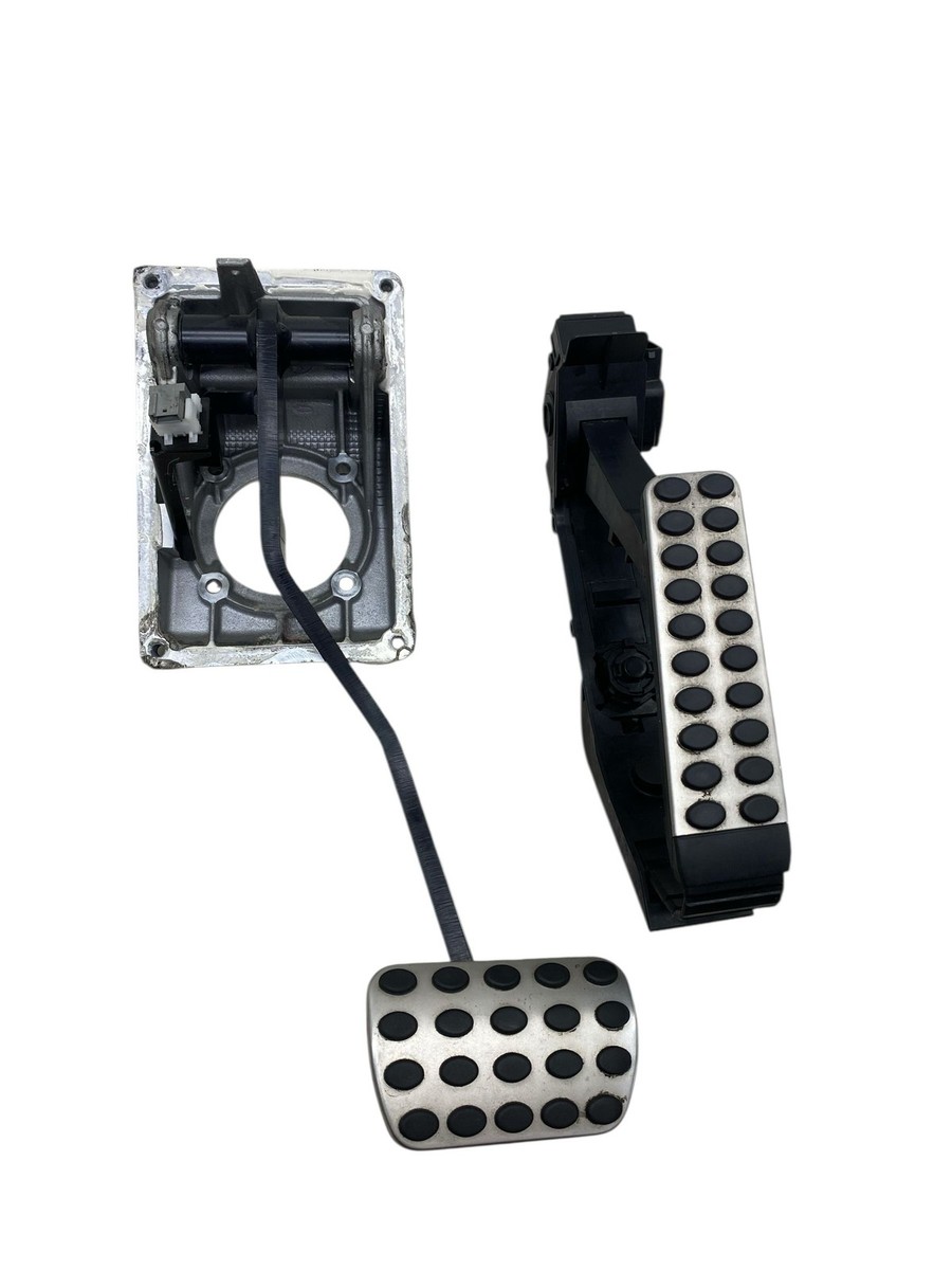 2013-2018 MERCEDES-BENZ G63 W463 BRAKE & GAS ACCELERATOR PEDAL SET