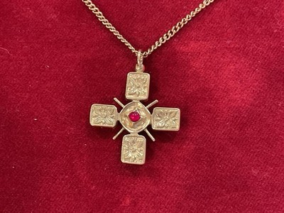VTG CAMROSE KROSS JACKIE KENNEDY 2 SIDED JEWELED CROSS NECKLACE