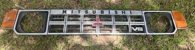 83 84 85 86 87 88-91 Mitsubishi Montero Complete Grill With Corner Lights OEM