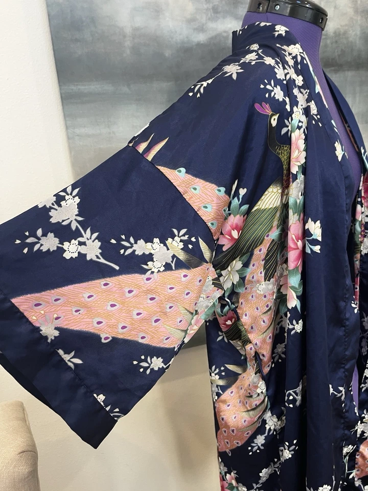 Халат женский Oriental Village шелковый темно-синий с принтом павлина один размер подходит большинству - Изображение 4 из 4