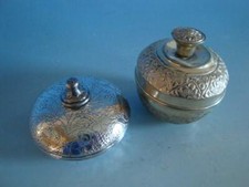 HK19-302: 2 Zierdosen Miniaturdosen wohl versilbert Asien 