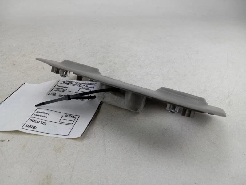 Chevrolet Traverse 2009-2017 luz domo trasero segunda fila Foto 2 de 4