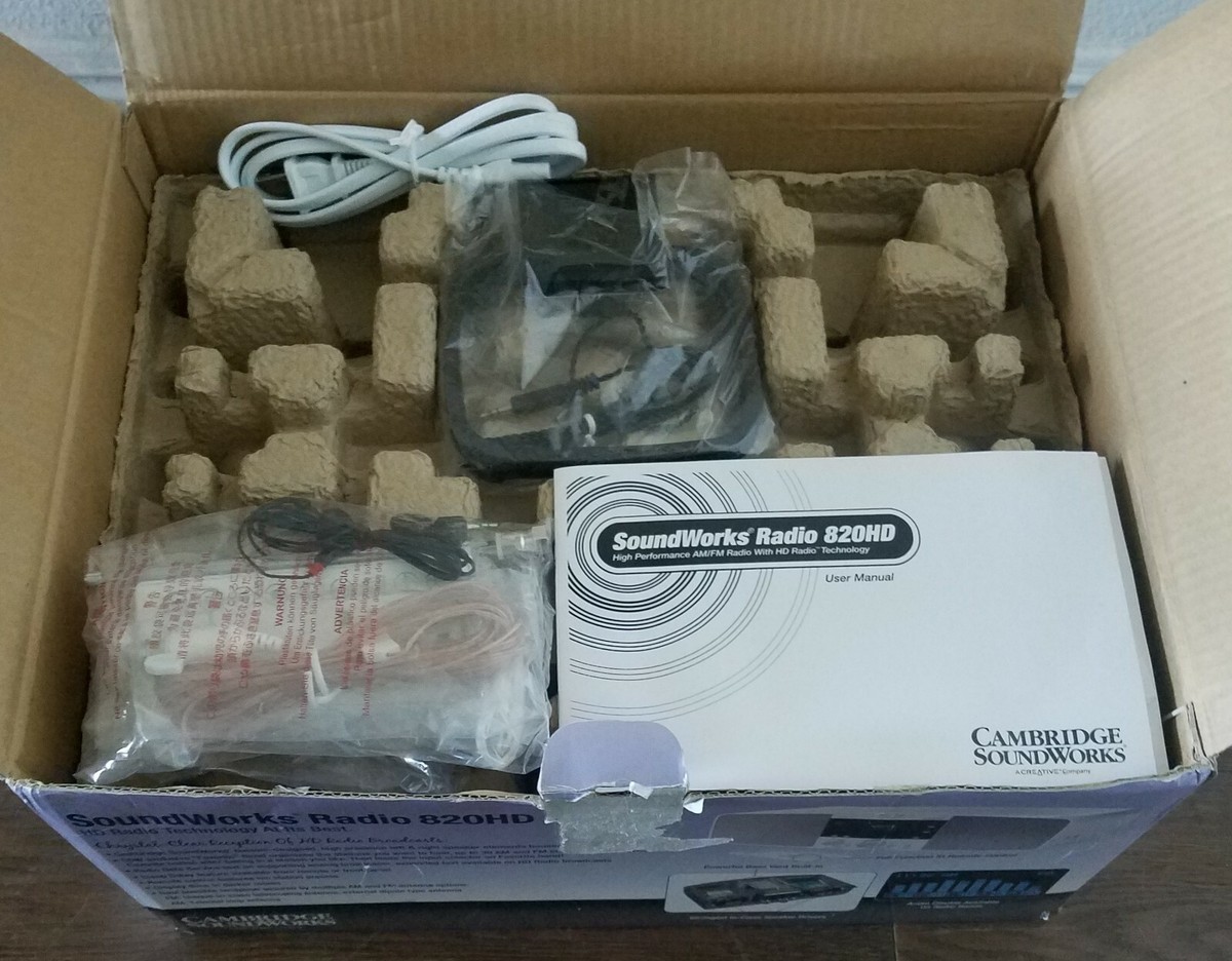 Cambridge Soundworks Radio 820HD AM FM Stations High Quality White