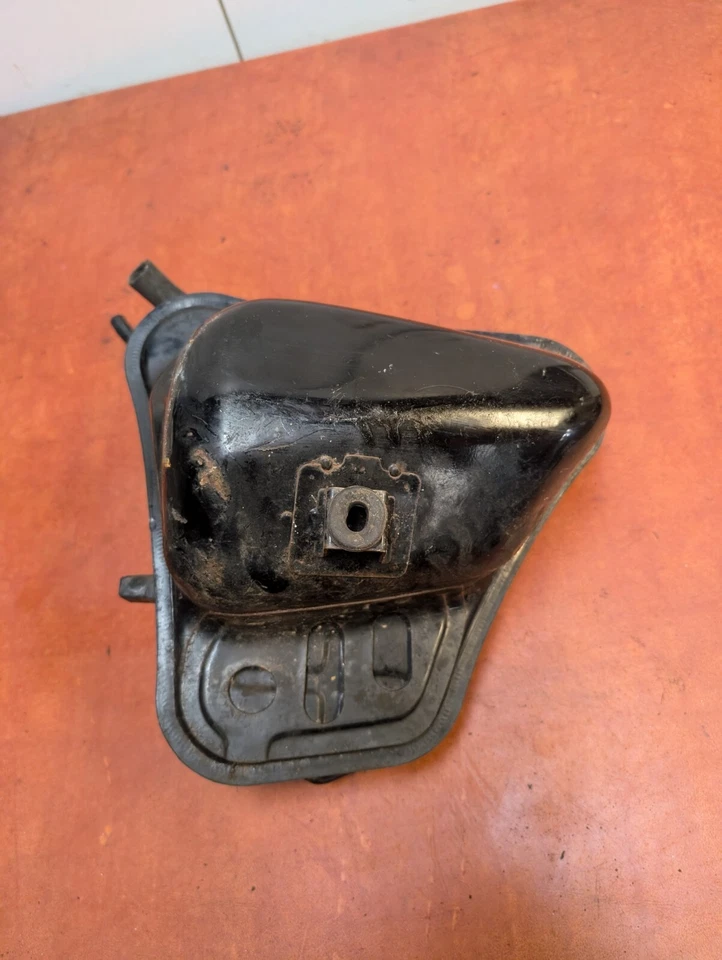 Honda Magna V30 VF500c 1984-1985 tanque de gasolina subauxiliar trasero tanque de combustible Foto 4 de 4