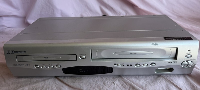 Emerson EWD2203 DVD/VCR Player