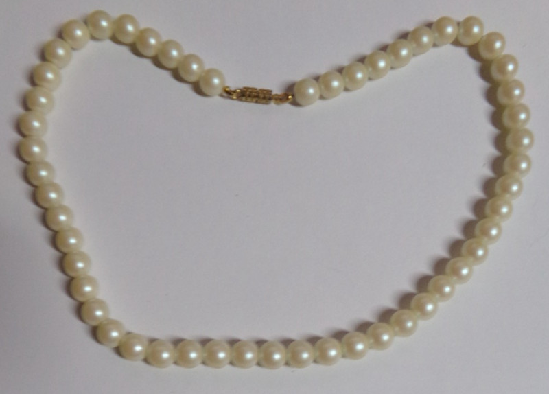 Vintage 16" Faux Pearl Necklace