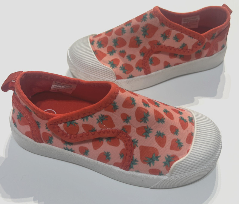 Girl's Size 10 Sandals Water Shoes Easy Slip On DSG STRAWBERRY PRINT Pool Beach