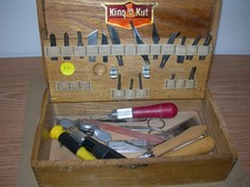 VINTAGE 1950'S KING KUT HOBBY Wooden box with Blades, X-Acto & Other Things.