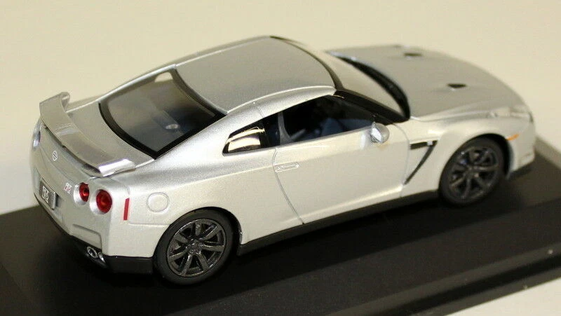 Signature 1/43 - Nissan GT-R R35 coche modelo diecast plateado Foto 2 de 4