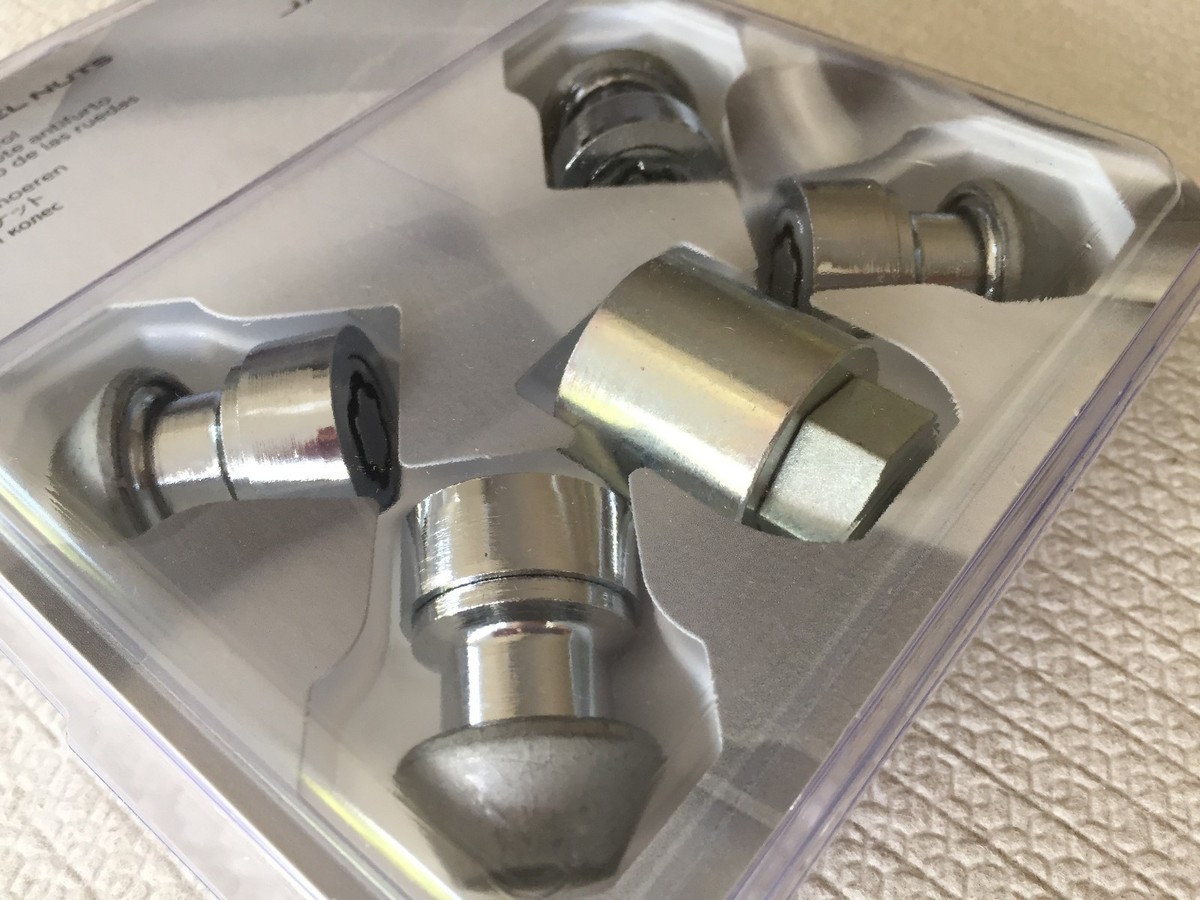 GENUINE JAGUAR F-PACE LOCKING WHEEL NUT SET CHROME NEW - LOCK NUTS  