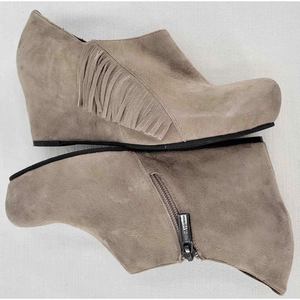 Botín de cuña de gamuza Sacha London Vivian con flecos en el tacón marrón tostado para mujer talla 6 Foto 2 de 4