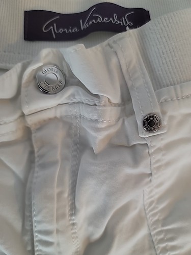 Gloria Vanderbilt Capri Cargo Pants Size 10 White Cotton Button Knee Length - Picture 3 of 12