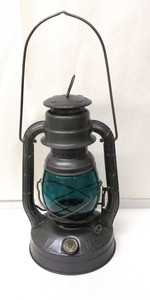 VINTAGE DIETZ LITTLE WIZARD LANTERN  & GREEN/TEAL LITTLE WIZARD LOC-NOB GLOBE
