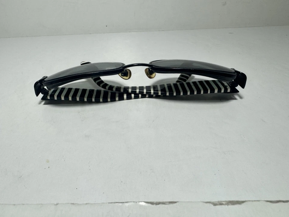 Gafas de sol Valentino vintage a rayas blancas y negras Italia moda para mujer (100) Foto 4 de 4