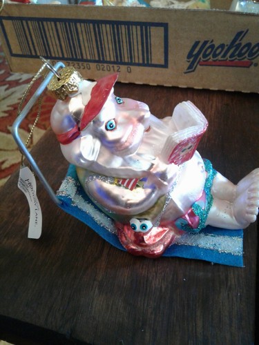 SANTA on the Beach in his LAWN CHAIR - Christmas Ornament - EUC~Holiday Lane - Picture 2 of 6