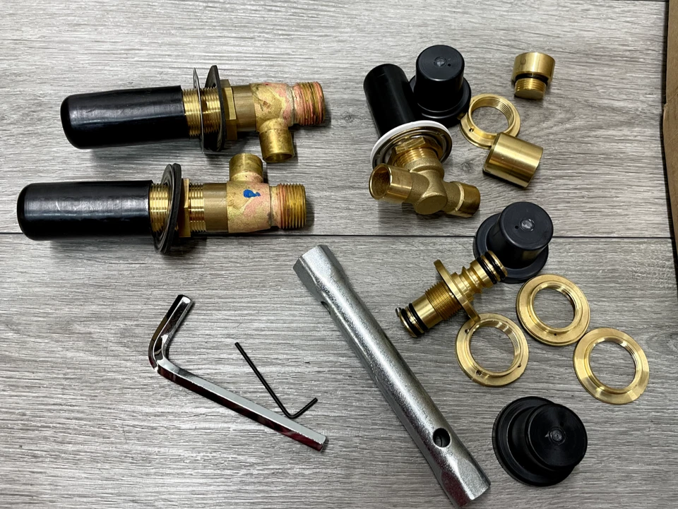 Graff G-11251-LM55B-BNI Roman Tub Set - Brushed Nickel Foto 2 de 4