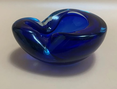 Italian Mid Century Modern Murano Glass Ashtray with Submerged Cobalt Glass - Picture 3 of 12