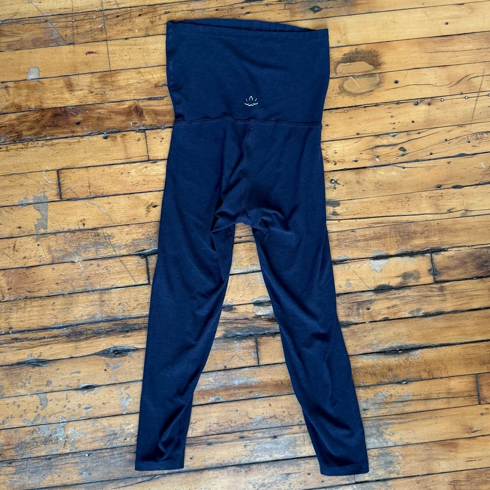 BEYOND THE BUMP Heather Navy Yoga Capri Leggings - Size S - Very Good Condition - Image 2 of 4
