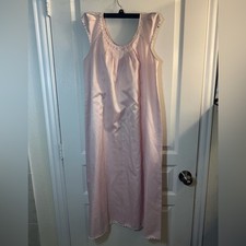 Oscar de la Renta Pink Lace-Trimmed vintage nightgown