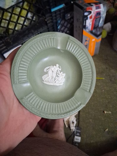 VINTAGE GRÜN WEDGWOOD JASPERWARE RUNDER ASCHENBECHER GERIPPTER RAND RAND 4,75"