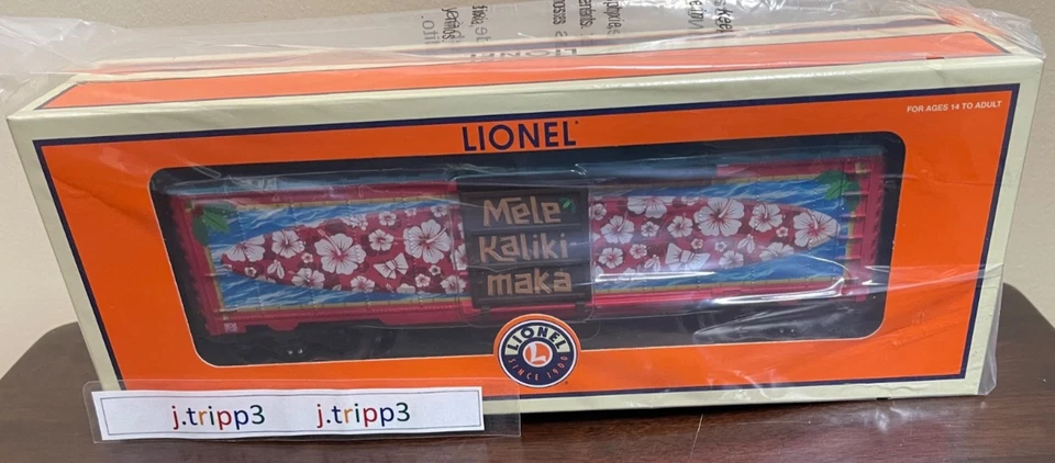 Lionel 2528720 Christmas Surfing Santa Boxcar Train O Gauge Mele Kalikimaka - Image 2 of 4