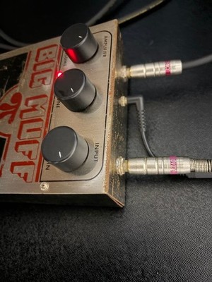 エフェクターelectro-harmonix BIG MUFF 木箱モデル Electro-Harmonix Big Muff Distortion Guitar Pedal Wooden Box Used