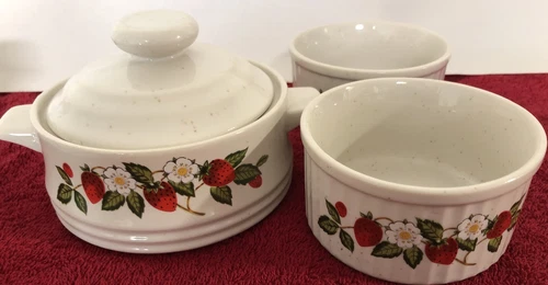 Sheffield Strawberries N Cream Stoneware Baker Bowl W Lid And 2 Ramekins Vintage