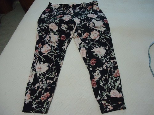 Belk's New Directions black rose print 