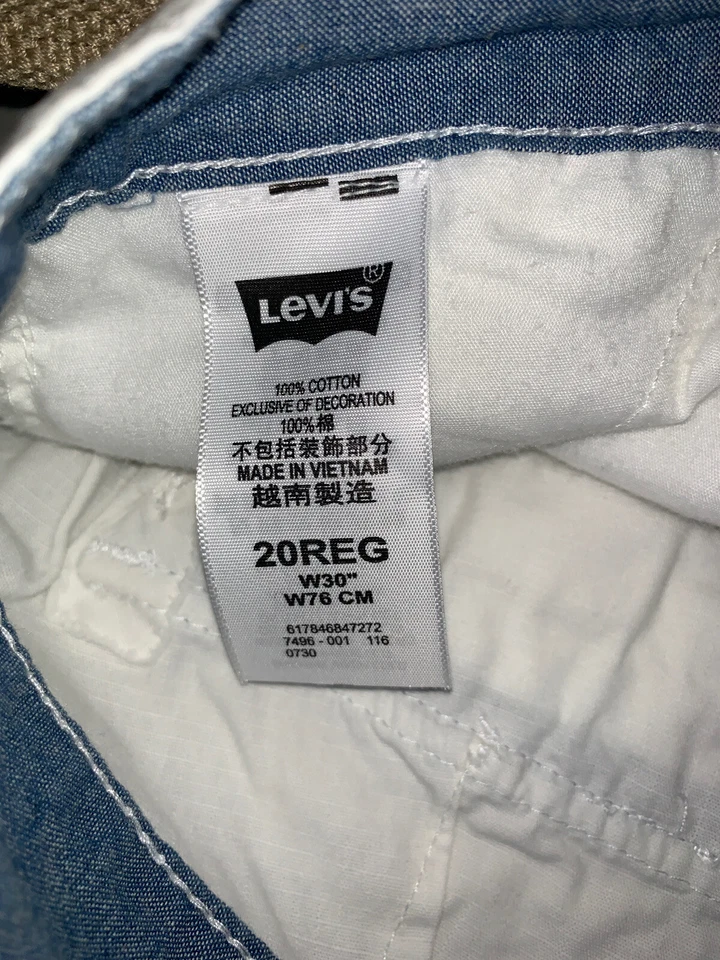 Usado - Jeans cargo Levis com cinto masculino (tamanho 20) - Imagem 3 de 4