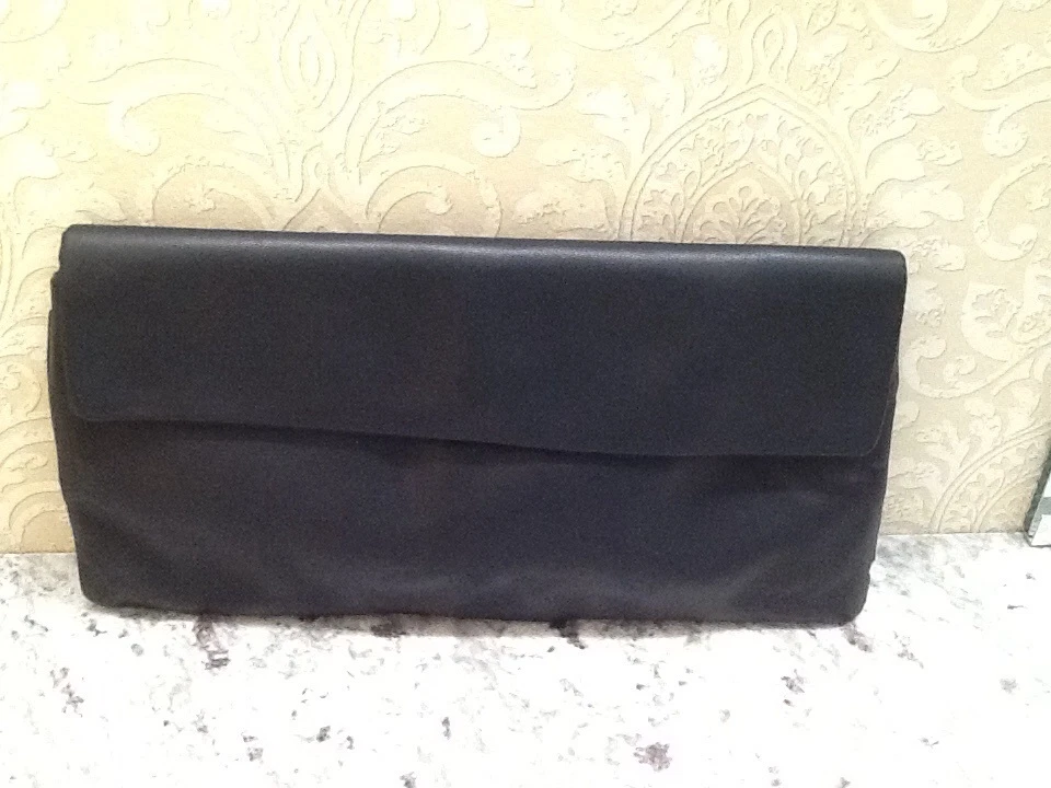 Bolso sin asas Spiegel pequeño de cuero con cierre de solapa con broche Foto 4 de 4