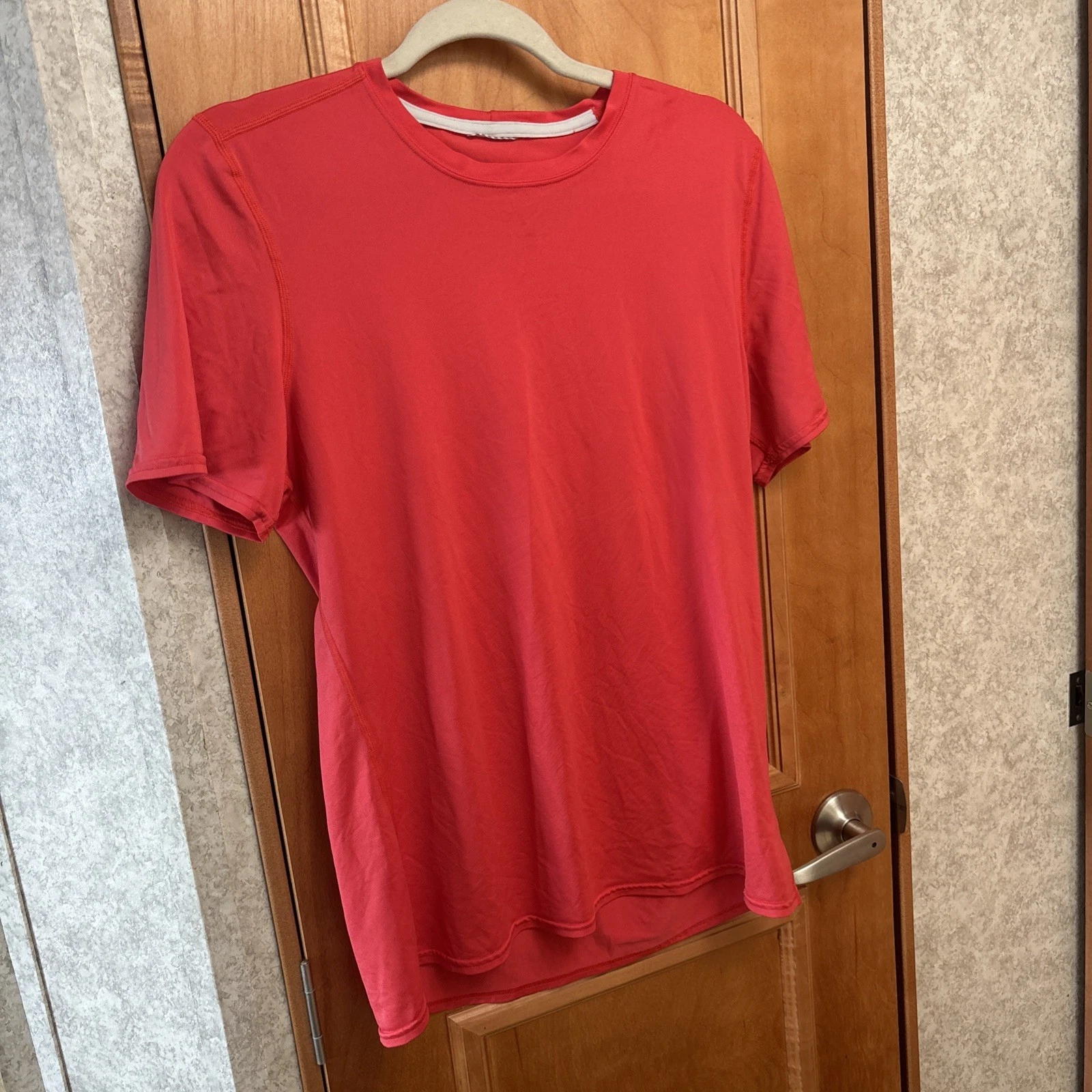 PATAGONIA Gamut Shirt Top Maraschino Red Base Layer Womens Size Large Hiking