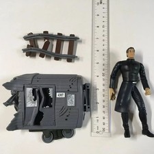 Magneto with Wrecked Train Diorama X-Men ToyBiz Marvel Movie 2000 Figure 6"