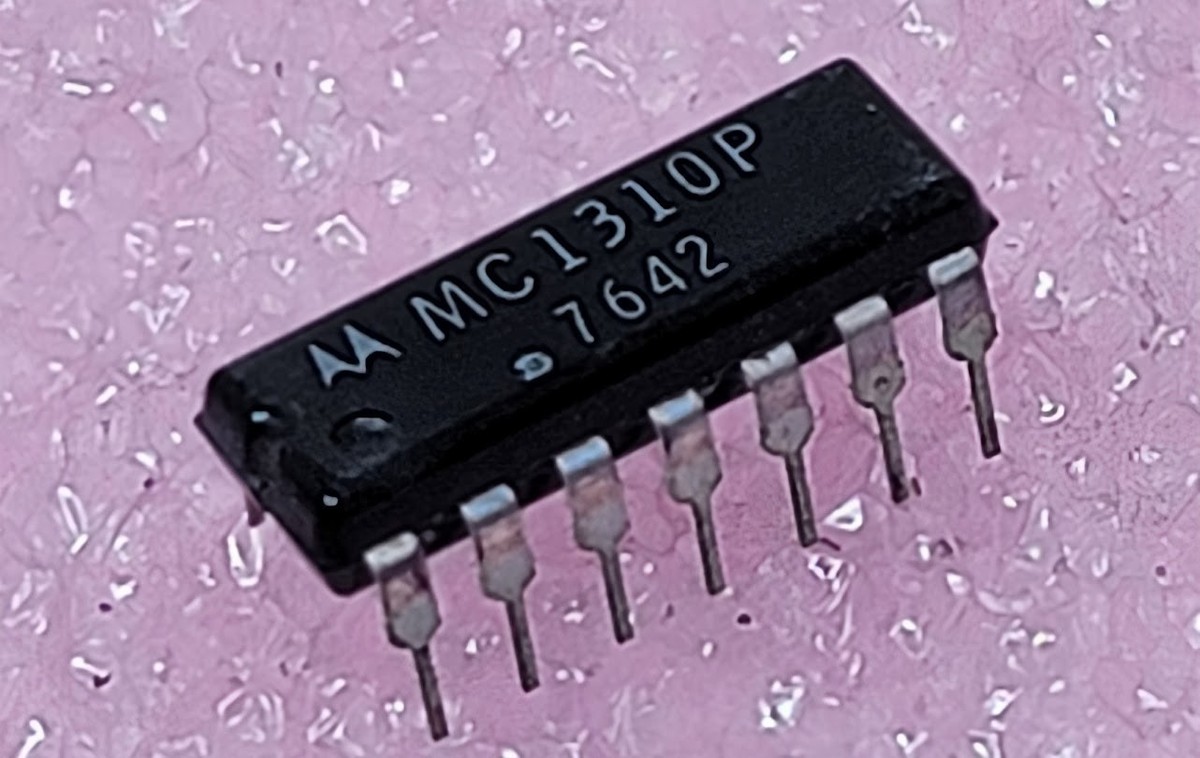 Lot of 2 - Motorola - MC1310P - FM Stereo Decoder, Demodulator