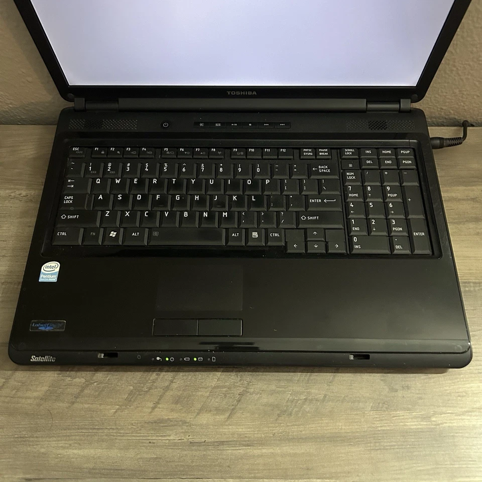Toshiba Satellite L355 Laptop 17" Factory Windows XP Pro Complete Working Unit - Image 4 of 4