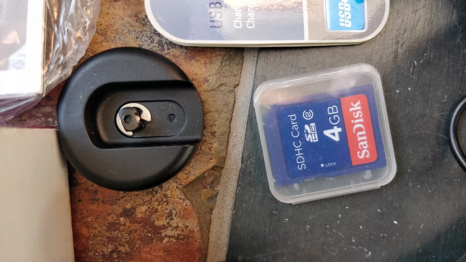 SAMSUNG U10 FLASHCAM 10MP FULL HD SILVER 4GB CARD DATA/CHARGING LEADS NEW! - Image 3 of 4